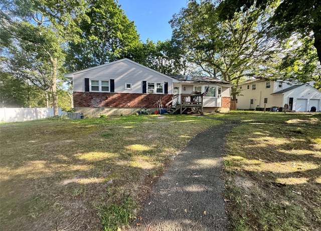 Property at 3 Somerset Ct, East Setauket, NY 11733, 4 beds, 2.5 baths