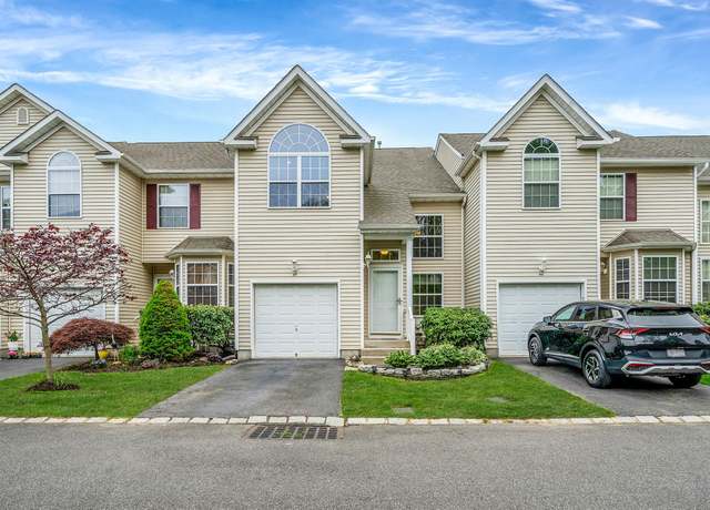 Property at 45 Crossbar Rd #45, Medford, NY 11763, 3 beds, 2.5 baths