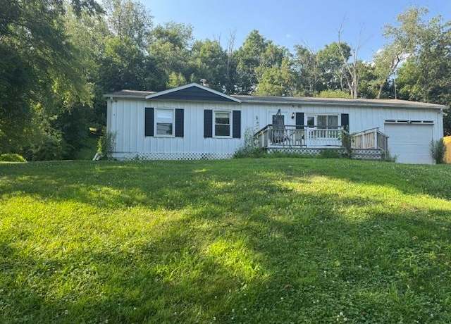 Property at 28 Sunset Ter, Warwick, NY 10990, 3 beds, 1.5 baths