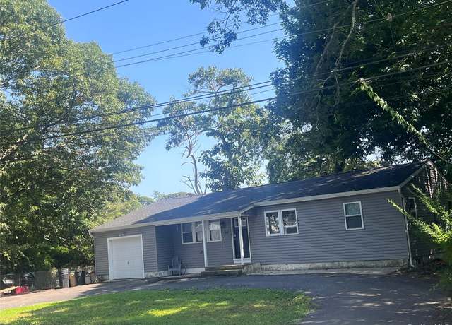 Property at 34 Pinetop Dr, Shirley, NY 11967, 3 beds, 2 baths