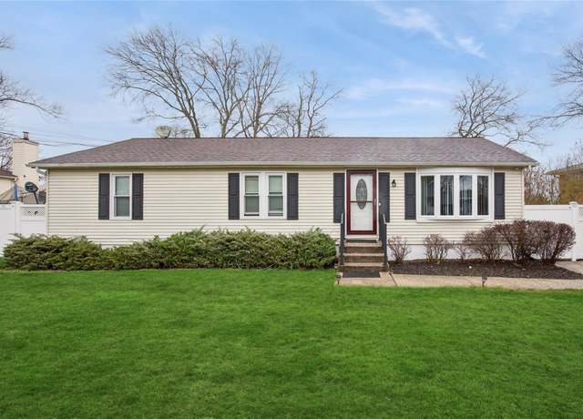 Property at 5 Bonny Dr, Mastic, NY 11950, 5 beds, 3 baths