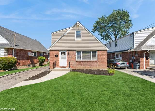 Property at 512 Nassau Blvd, Williston Park, NY 11596, 5 beds, 2 baths