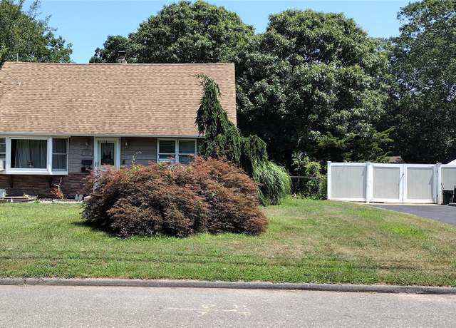 Property at 158 Stanley Dr, Centereach, NY 11720, 5 beds, 4 baths