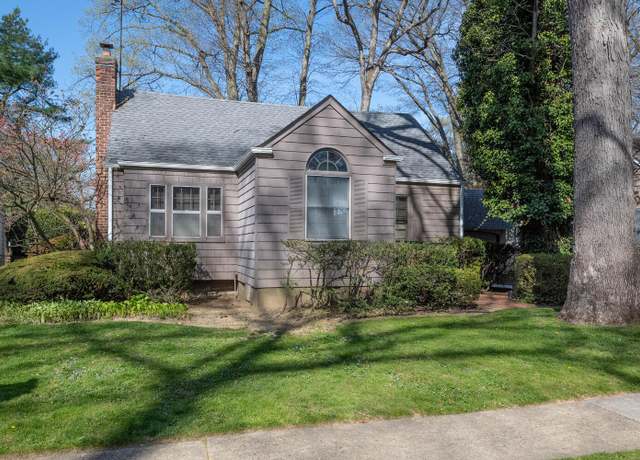 Property at 29 Buckeye Rd, Glen Cove, NY 11542, 3 beds, 1.5 baths