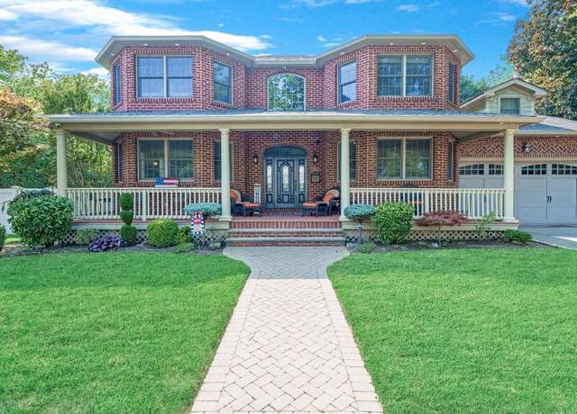 Property at 942 Putnam Ave, Merrick, NY 11566, 4 beds, 3.5 baths