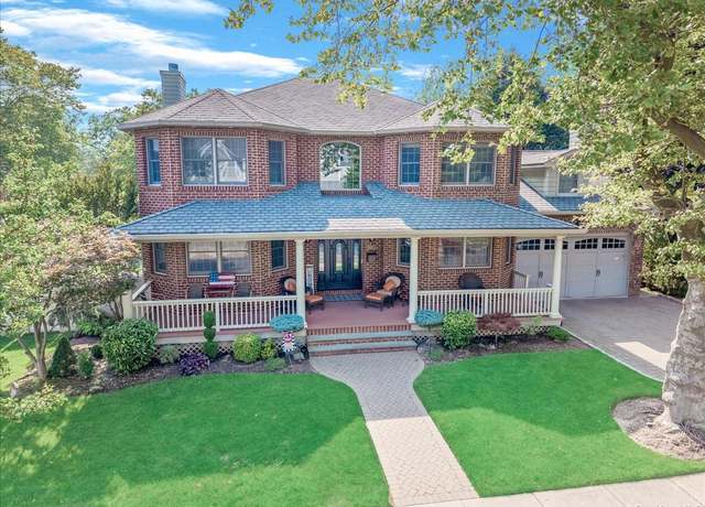 Property at 942 Putnam Ave, Merrick, NY 11566, 4 beds, 3.5 baths