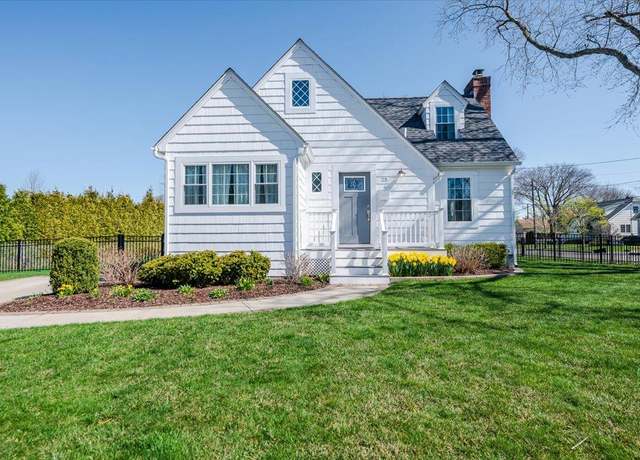 Property at 25 Anita Pl, Amityville, NY 11701, 3 beds, 1.5 baths
