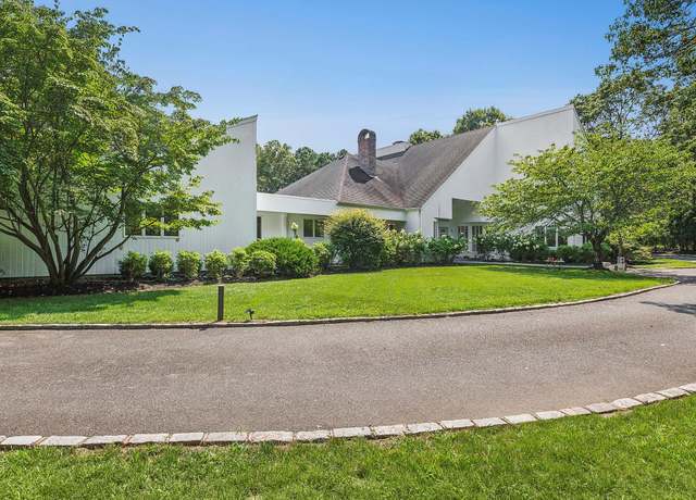 Property at 12 Honeysuckle Ln, East Quogue, NY 11942, 4 beds, 4.5 baths