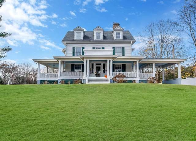 Property at 397 Split Rock Rd, Syosset, NY 11791, 6 beds, 2.5 baths