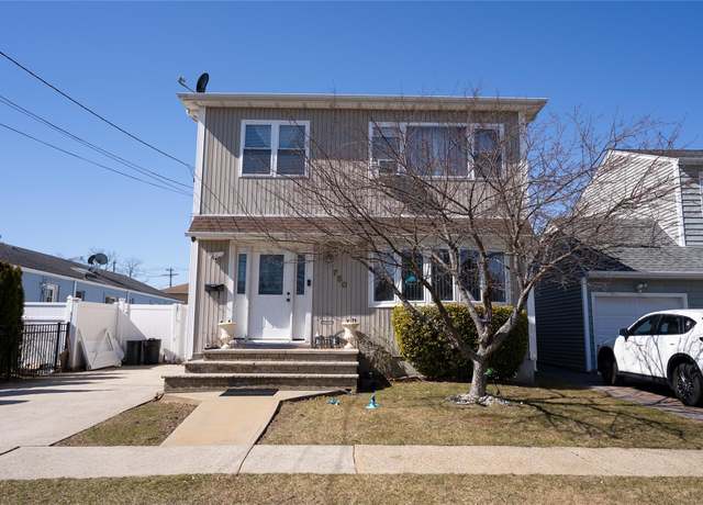 Property at 750 Taft St, North Bellmore, NY 11710, 5 beds, 3 baths