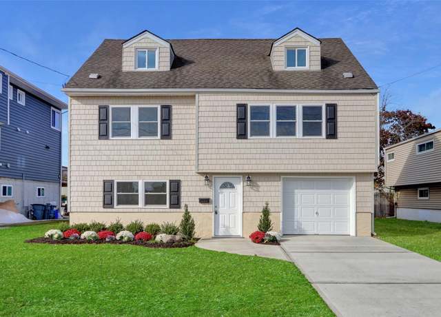 Property at 626 S Ocean Ave, Freeport, NY 11520, 4 beds, 2.5 baths