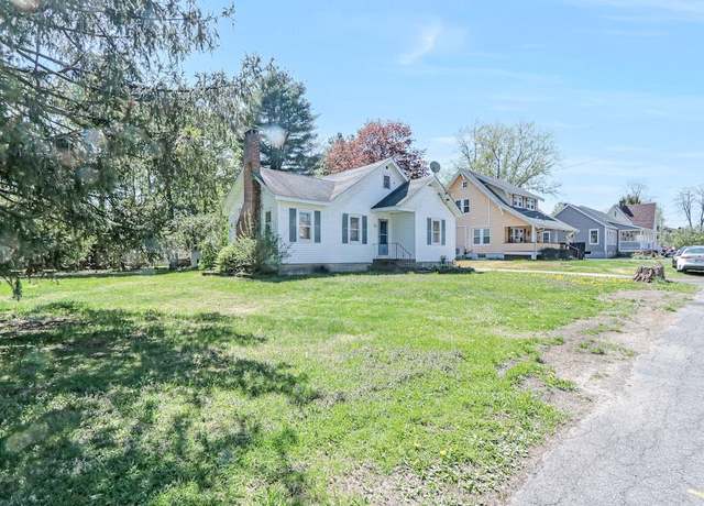 Property at 32 Crittenden St, Wallkill, NY 12589, 3 beds, 1 bath