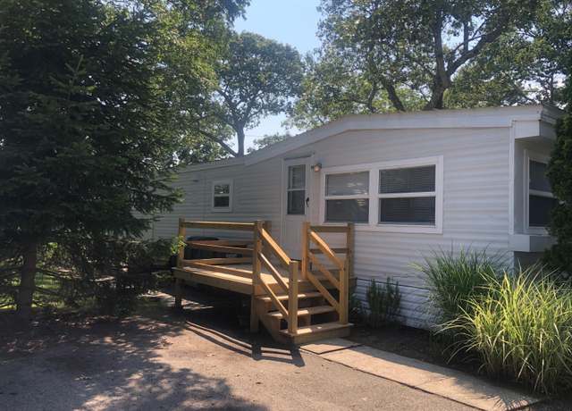 Property at 37 Hubbard, Riverhead, NY 11901, 2 beds, 1 bath