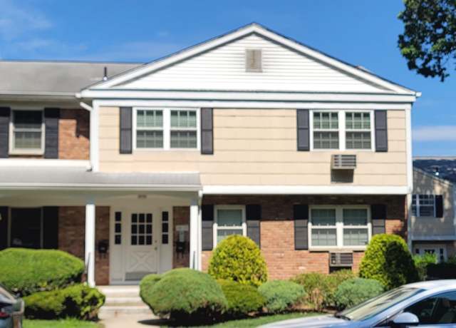 Property at 252 Parkside Dr, Suffern, NY 10901, 1 bed, 1 bath