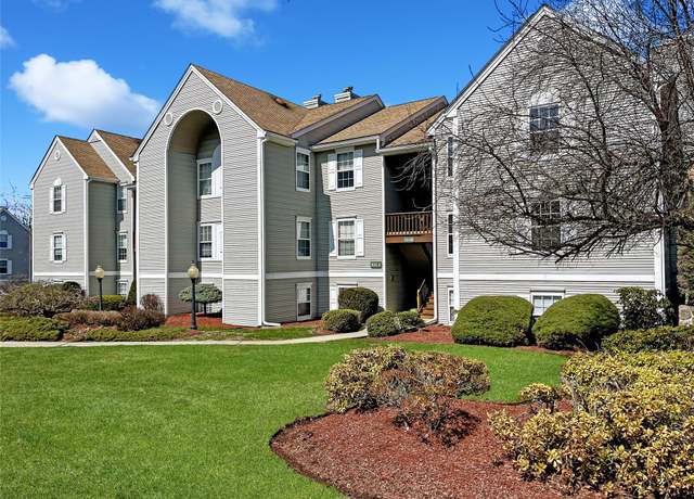 Property at 1121 Washington Grn #1121, New Windsor, NY 12553, 2 beds, 2 baths