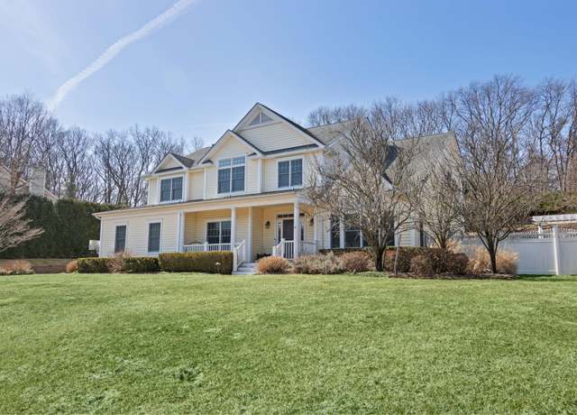 Property at 5 Preston Hollow Ct, Northport, NY 11768, 5 beds, 3 baths