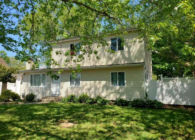 Property at 331 Jayne Blvd, Port Jefferson Station, NY 11776, 8 beds, 3 baths
