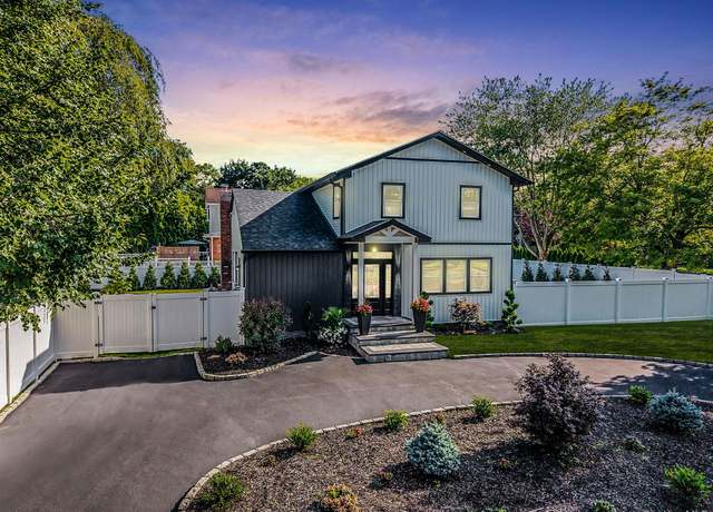 Property at 2 Polo St, Dix Hills, NY 11746, 5 beds, 4 baths