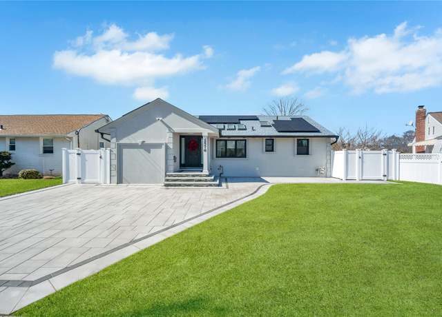 Property at 2576 Clovermere Rd, Oceanside, NY 11572, 3 beds, 3 baths