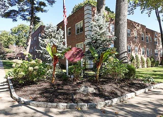 Property at 18 Edwards Unit 2B, Roslyn Heights, NY 11577, 2 beds, 1 bath