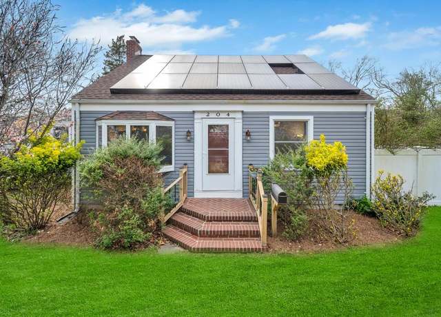 Property at 204 Bay Ave, Patchogue, NY 11772, 3 beds, 2 baths
