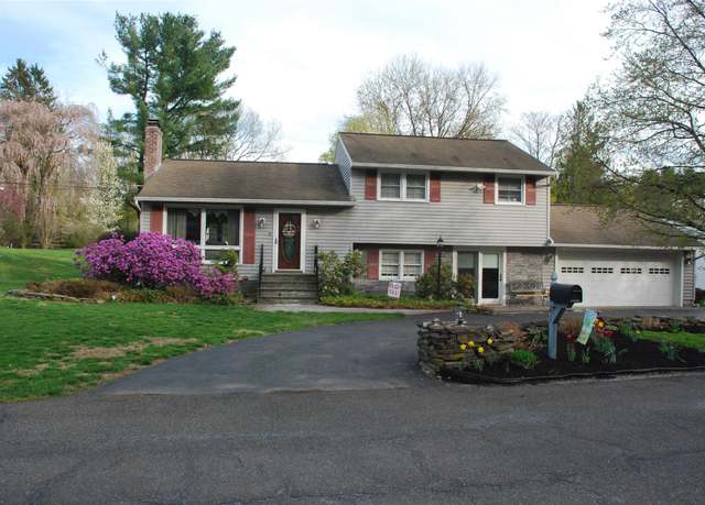 Property at 41 Circle Dr, Hyde Park, NY 12538, 3 beds, 1.5 baths