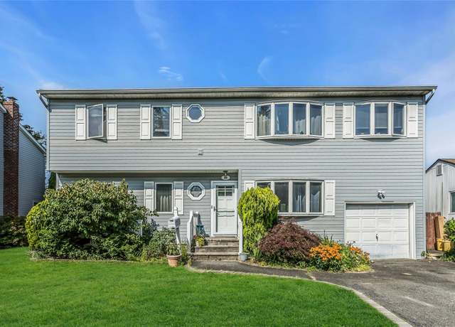 Property at 20 Wensley Rd, Plainview, NY 11803, 5 beds, 3 baths