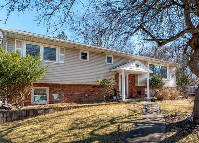 Property at 4 Laura Ln, Spring Valley, NY 10977, 4 beds, 2.5 baths
