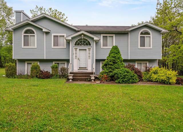 Property at 4 Sequoia Trl, Highland Mills, NY 10930, 4 beds, 2.5 baths