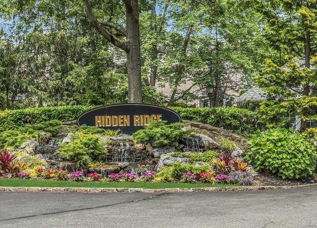Property at 147 The Knl, Syosset, NY 11791, 3 beds, 2.5 baths