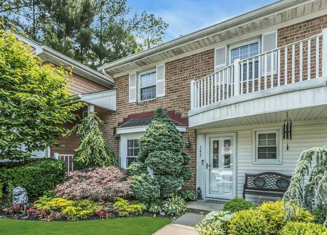 Property at 147 The Knl, Syosset, NY 11791, 3 beds, 2.5 baths