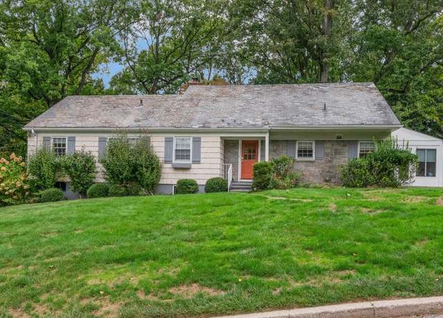Property at 8 Richmond Ln, New Rochelle, NY 10804, 4 beds, 3 baths