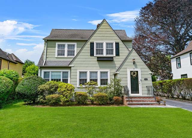 Property at 25 Hazelton Dr, White Plains, NY 10605, 4 beds, 1.5 baths