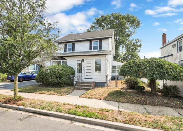 Property at 38 Chester Ct, Oceanside, NY 11572, 5 beds, 2.5 baths