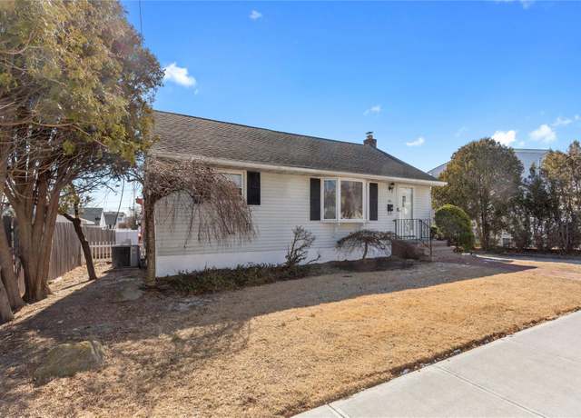 Property at 199 Princess St, Hicksville, NY 11801, 3 beds, 1 bath