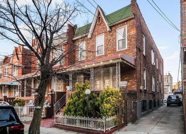 Property at 663 E 94th St, Brooklyn, NY 11236, 7 beds, 4 baths