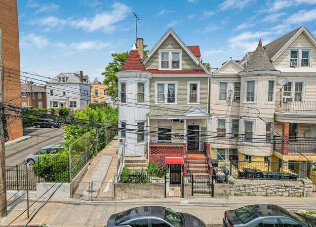 Property at 661 E 225th St, Bronx, NY 10466, 4 beds, 2 baths