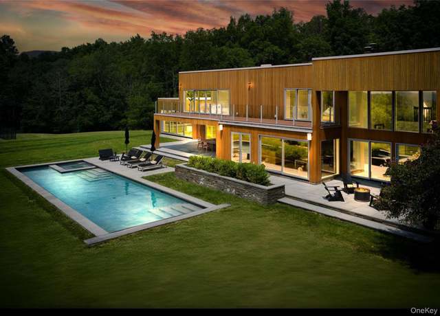Property at 33 Ford Rd, Chatham, NY 12136, 6 beds, 4.5 baths