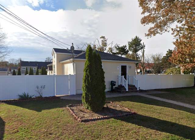 Property at 551 S 7th St, Lindenhurst, NY 11757, 4 beds, 3 baths