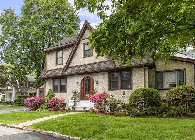 Property at 19 Glenorchy Pl, New Rochelle, NY 10804, 3 beds, 1 bath