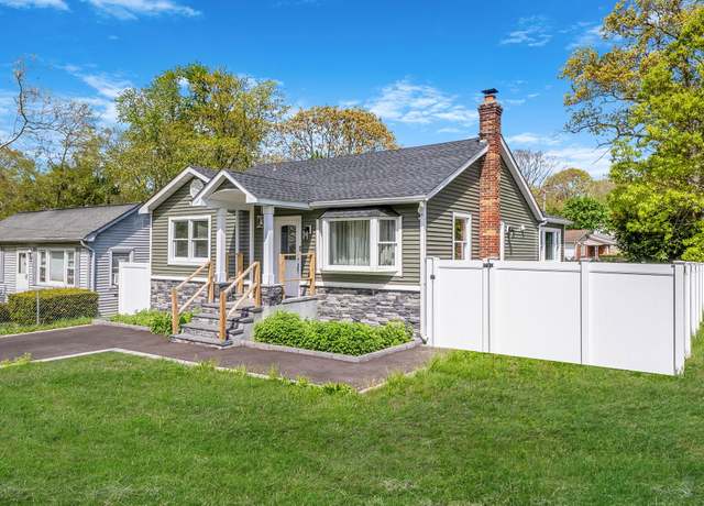 Property at 73 S Evergreen Dr, Selden, NY 11784, 3 beds, 2 baths