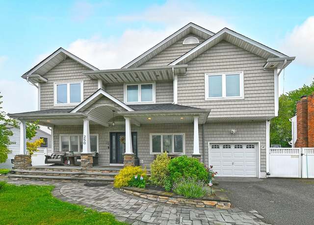 Property at 250 33rd St, Lindenhurst, NY 11757, 5 beds, 3 baths