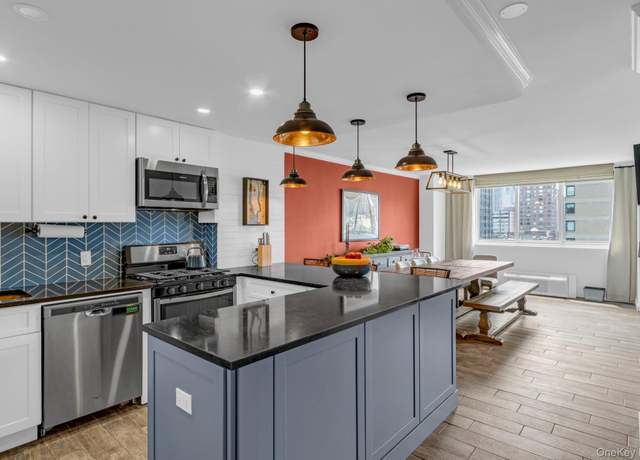 Property at 345 E 93rd St Unit 11DE, New York (manhattan), NY 10128, 2 beds, 2 baths