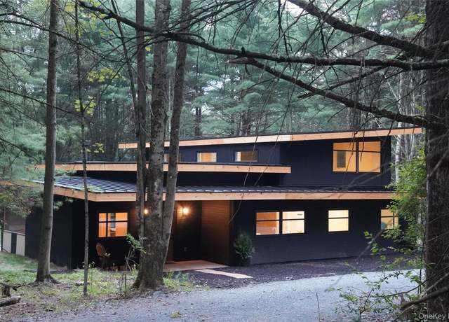 Property at 233 Goldsmith Rd, Jeffersonville, NY 12748, 3 beds, 2.5 baths