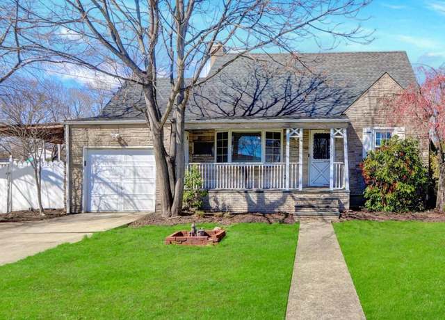 Property at 689 Nicolls Rd, Deer Park, NY 11729, 4 beds, 3 baths