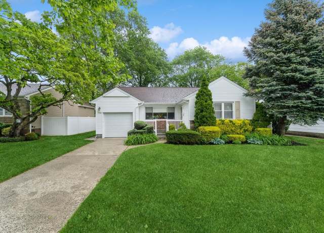 Property at 733 Cynthia Dr, East Meadow, NY 11554, 3 beds, 2 baths