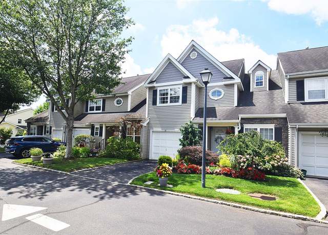 Property at 16 Scarborough Dr, Smithtown, NY 11787, 3 beds, 2.5 baths