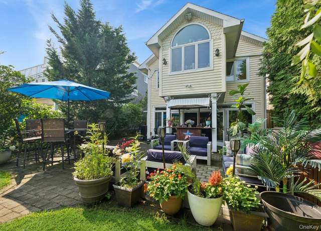 Property at 101 Bay St, East Atlantic Beach, NY 11561, 6 beds, 3 baths