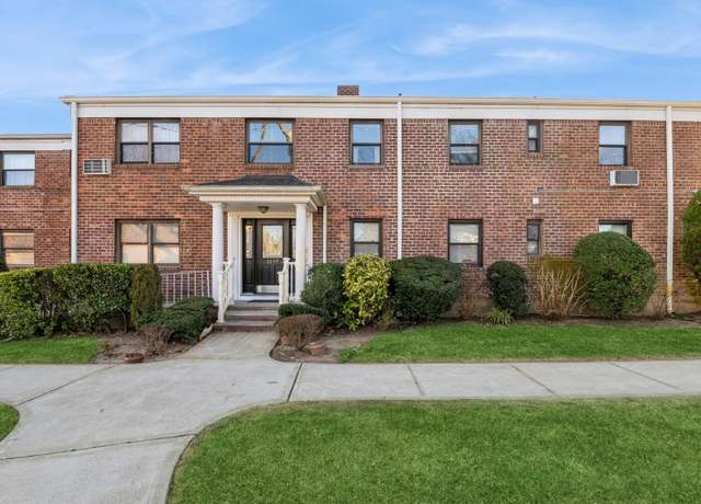 Property at 1197 E Broadway Unit K24, Hewlett, NY 11557, 2 beds, 1 bath