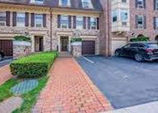 Property at 206-04 Lori Dr Unit 73 L, Bayside, NY 11360, 2 beds, 2.5 baths